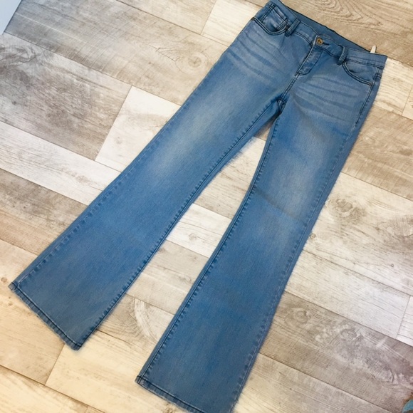 BCBGMaxAzria Tanya Terrible TwoFlare Jeans Size 28 - Picture 3 of 8